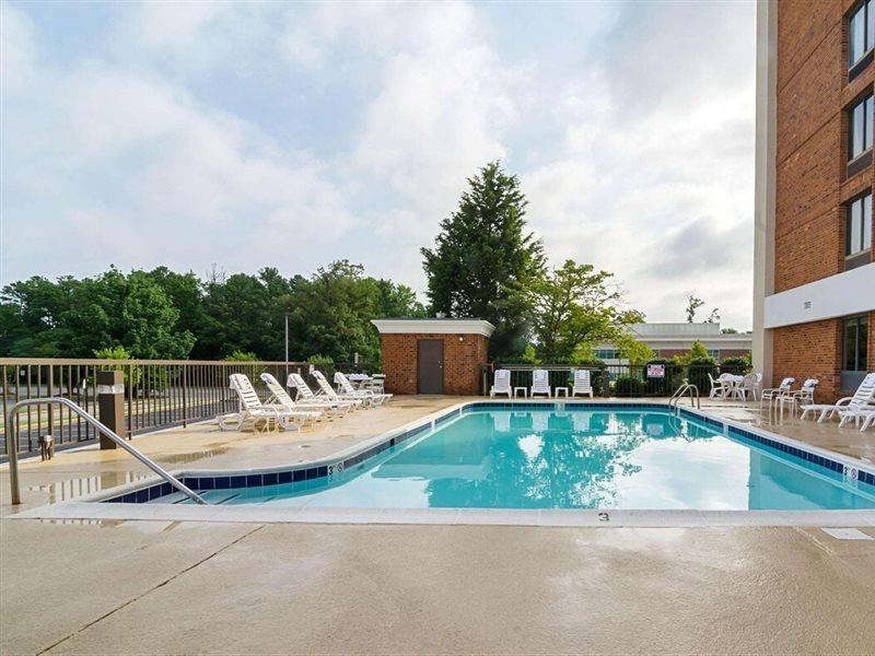 Holiday Inn & Suites Richmond West End, An Ihg Hotel Exterior foto