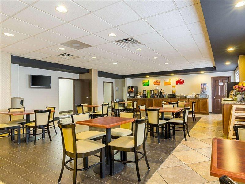 Holiday Inn & Suites Richmond West End, An Ihg Hotel Exterior foto